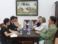 L’Ambassadrice du Royaume d’Espagne au Vietnam en visite et en séance de travail à la Bibliothèque nationale du Viet Nam